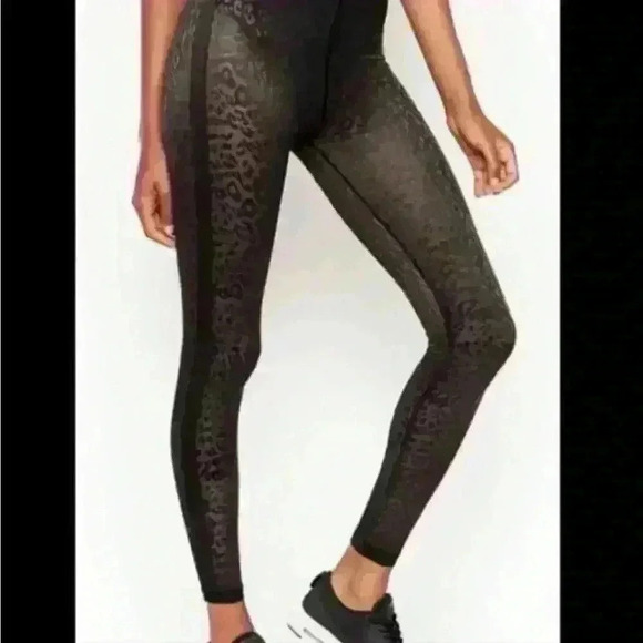 Victoria Secret High Rise performance leopard print mesh leggings 7/8 length NWT - Picture 2 of 10